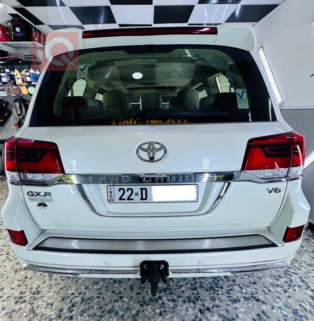 تۆیۆتا لاند کروزەر